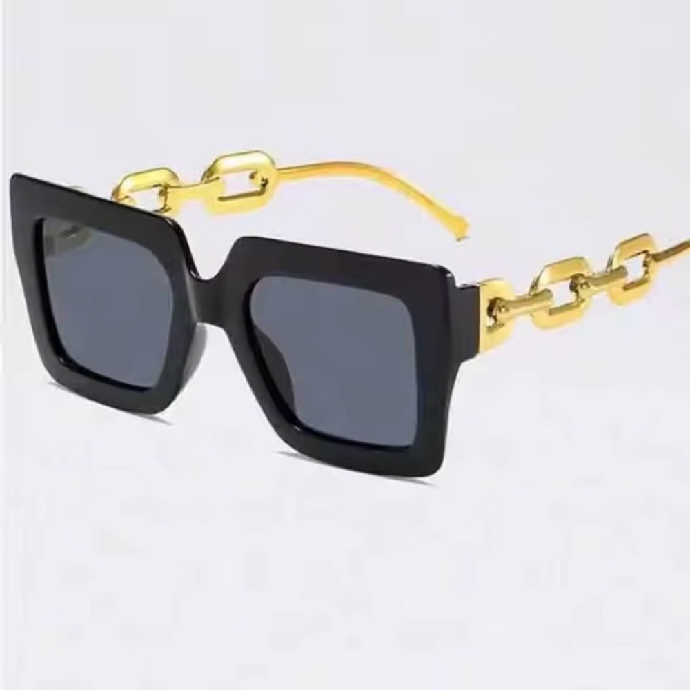 Elegant Black Oversized Sunglasses
0382 - Picture 3 of 3